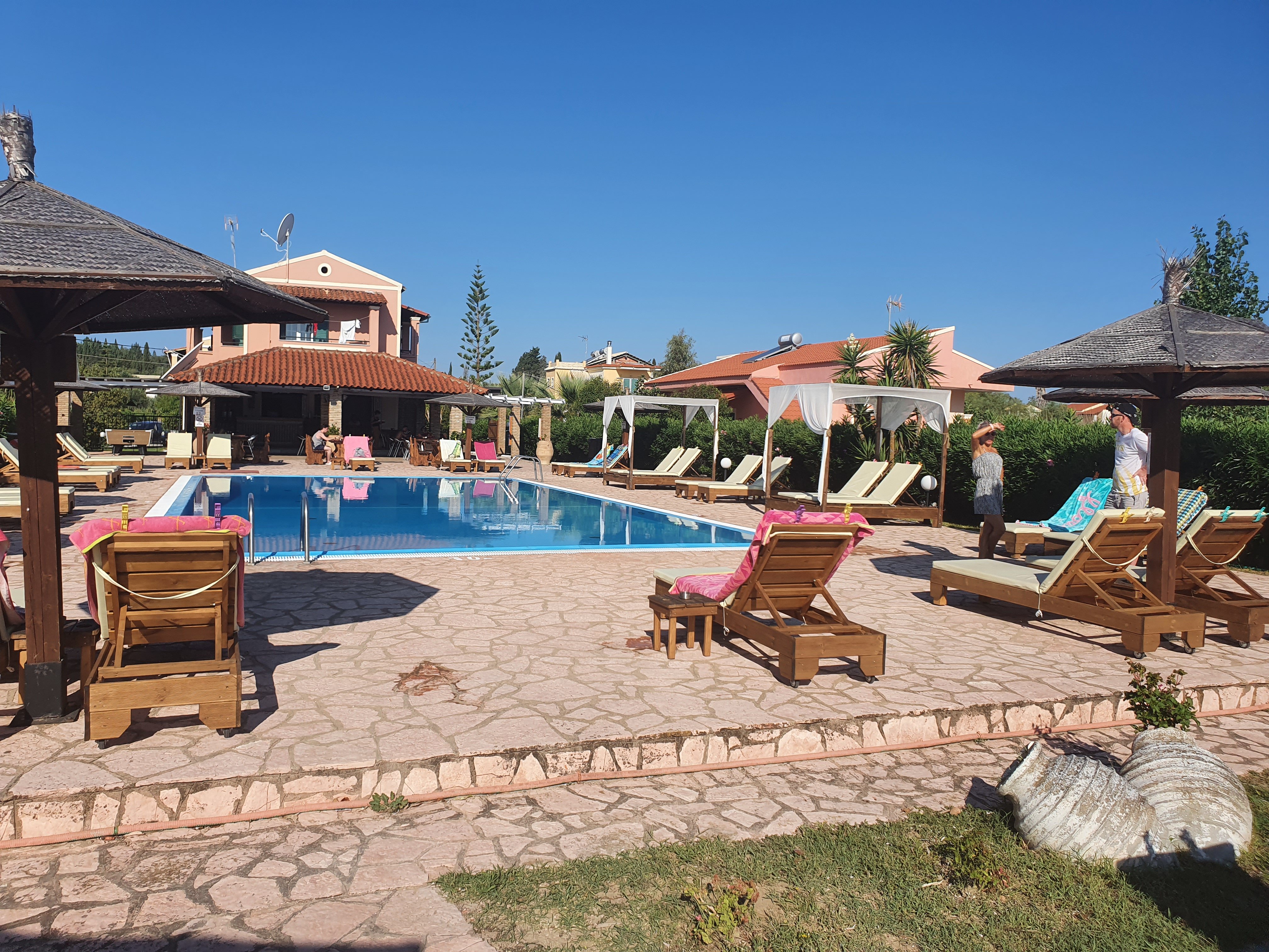 Sunrise Apartments-泳池