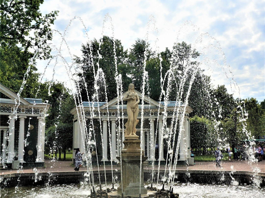 Park And Gardens of Peterhof景点图片
