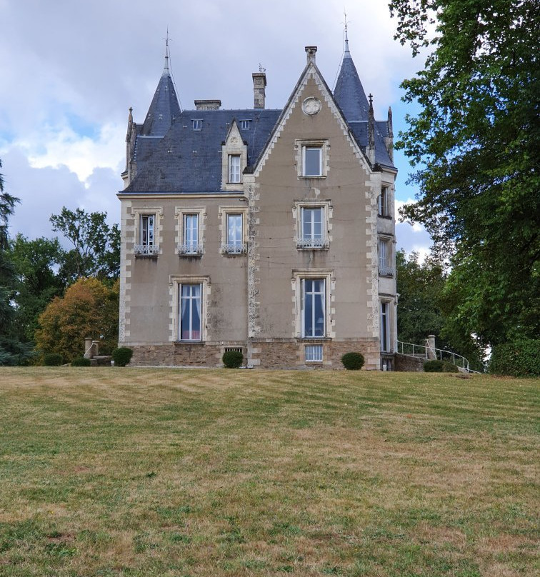 Château des Essarts景点图片