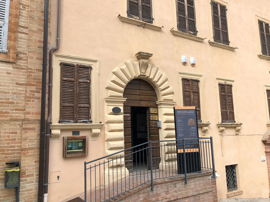 Pinacoteca A. Ricci - Polittici di Carlo e Vittorio Crivelli景点图片