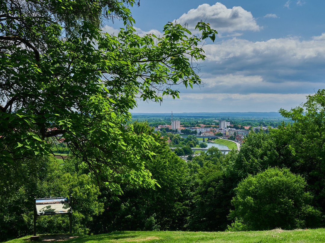 Dubovac Castle-卡洛瓦克必去景点