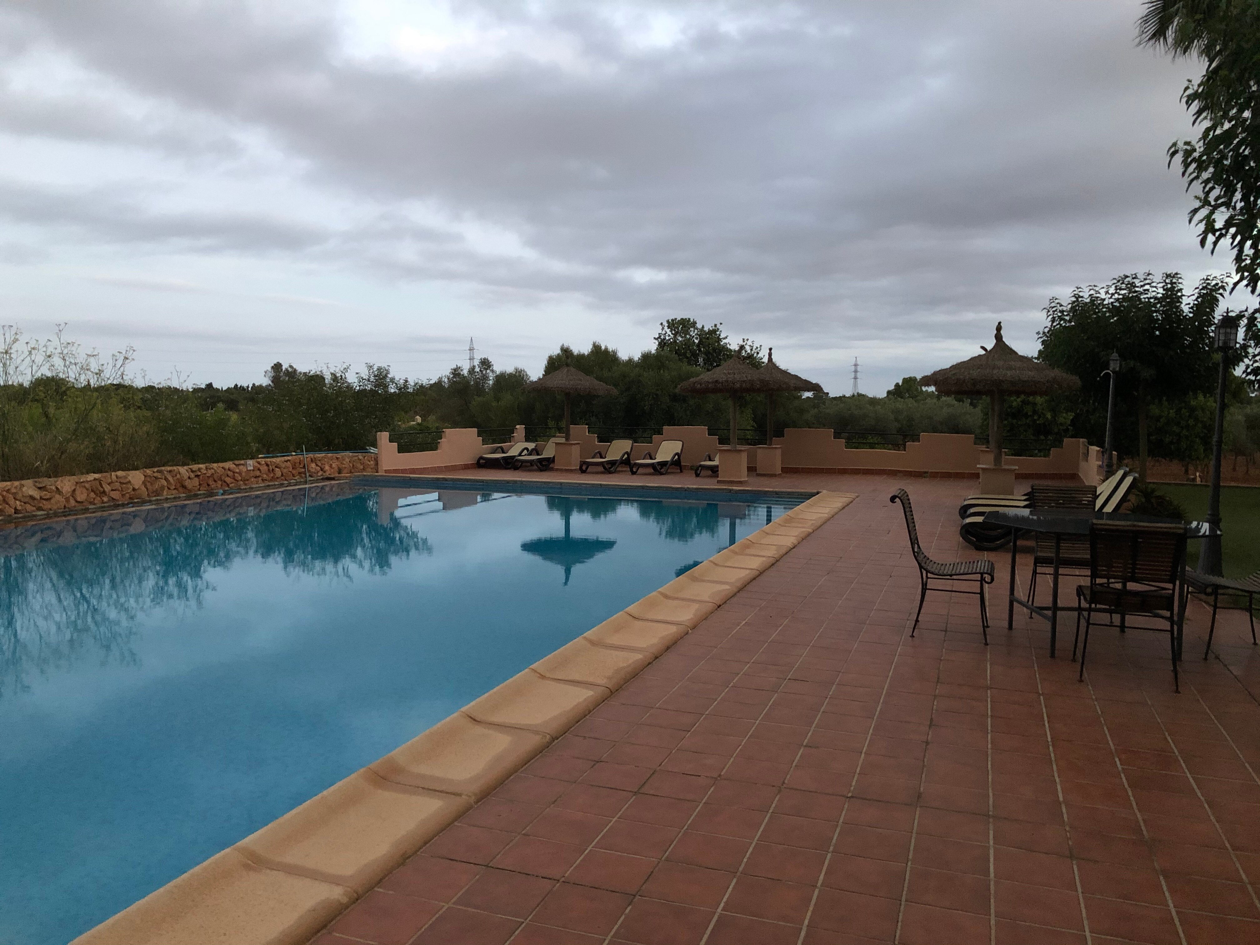 Son Guardiola Finca-泳池
