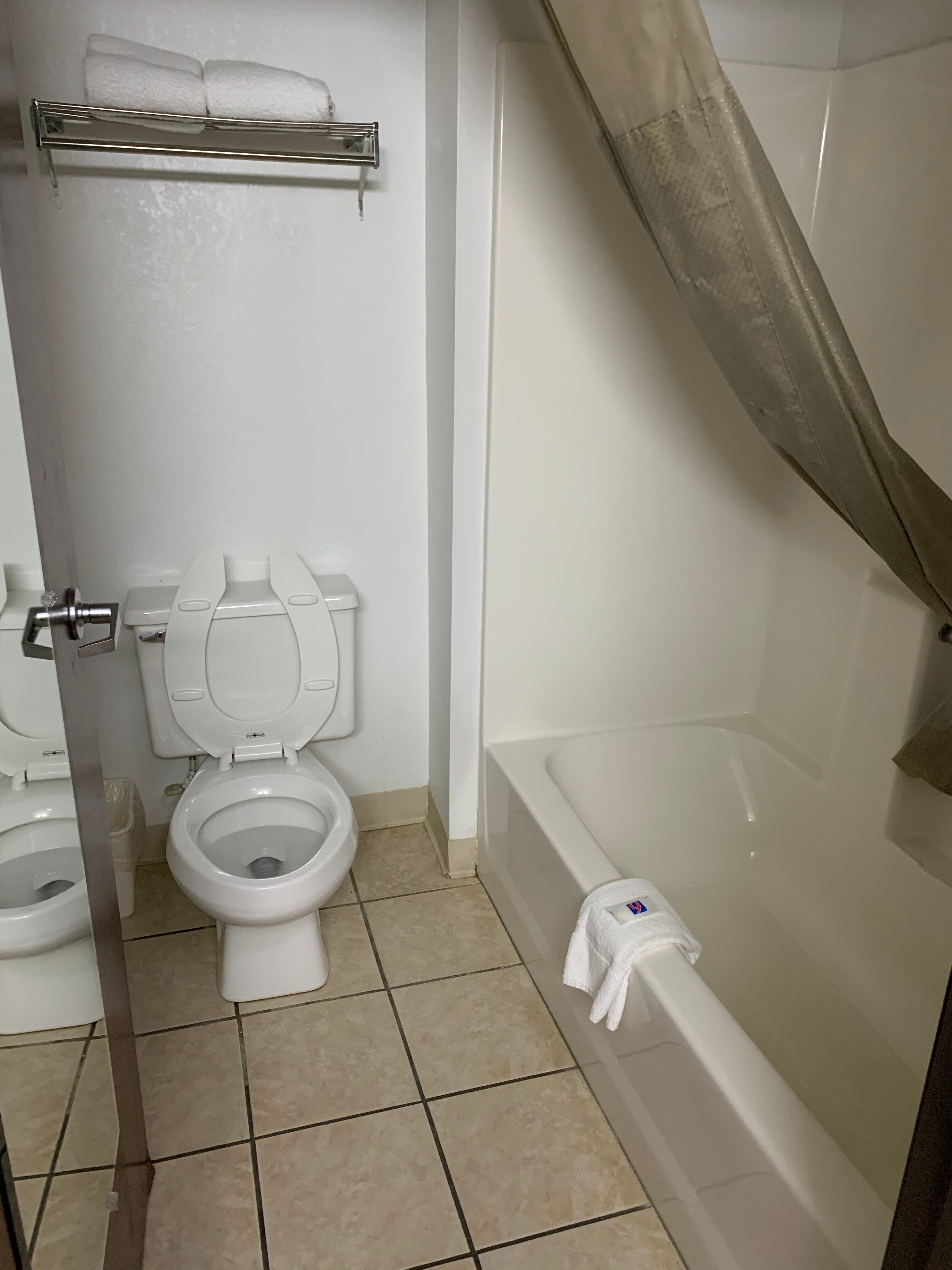 Motel 6 Hannibal, MO-浴室
