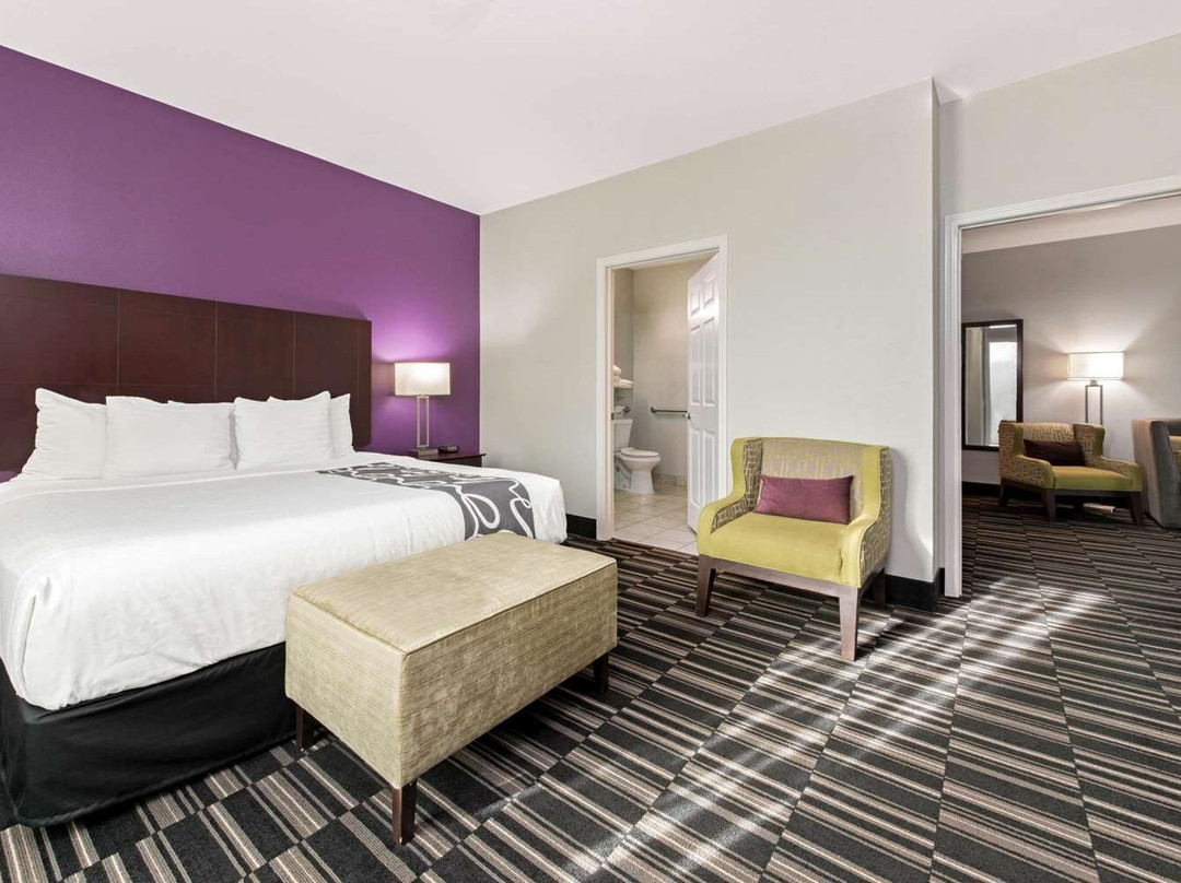 La Quinta Inn & Suites by Wyndham Bridge City主图