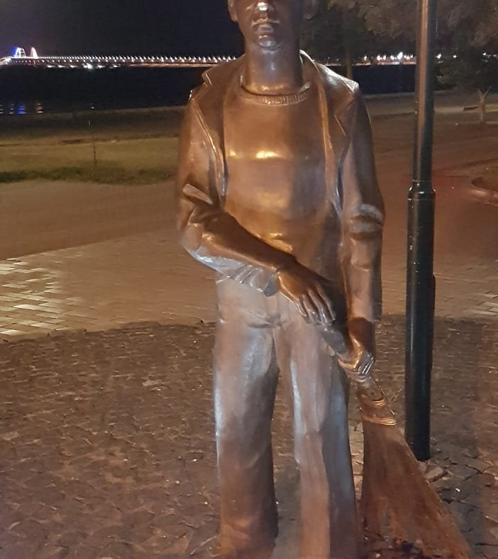 Monument Schoolboy Cleaner-Kerch必去景点
