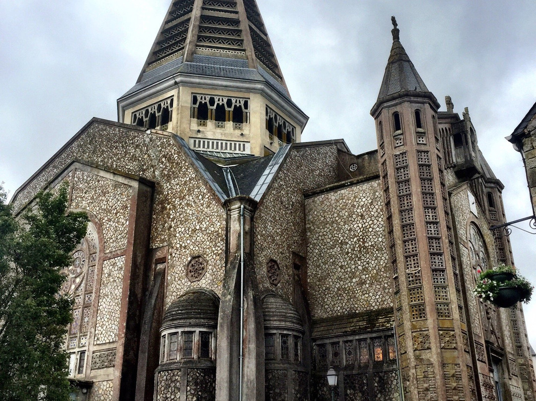 Église Saint-Julien-Domfront必去景点