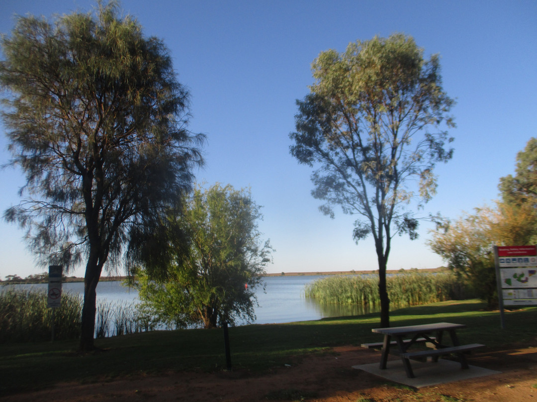 Lake Cullulleraine景点图片