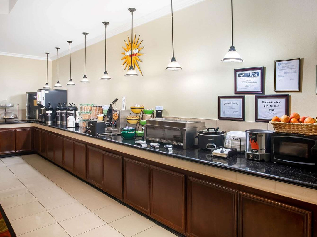 La Quinta Inn Suites By Wyndham Columbus TX主图