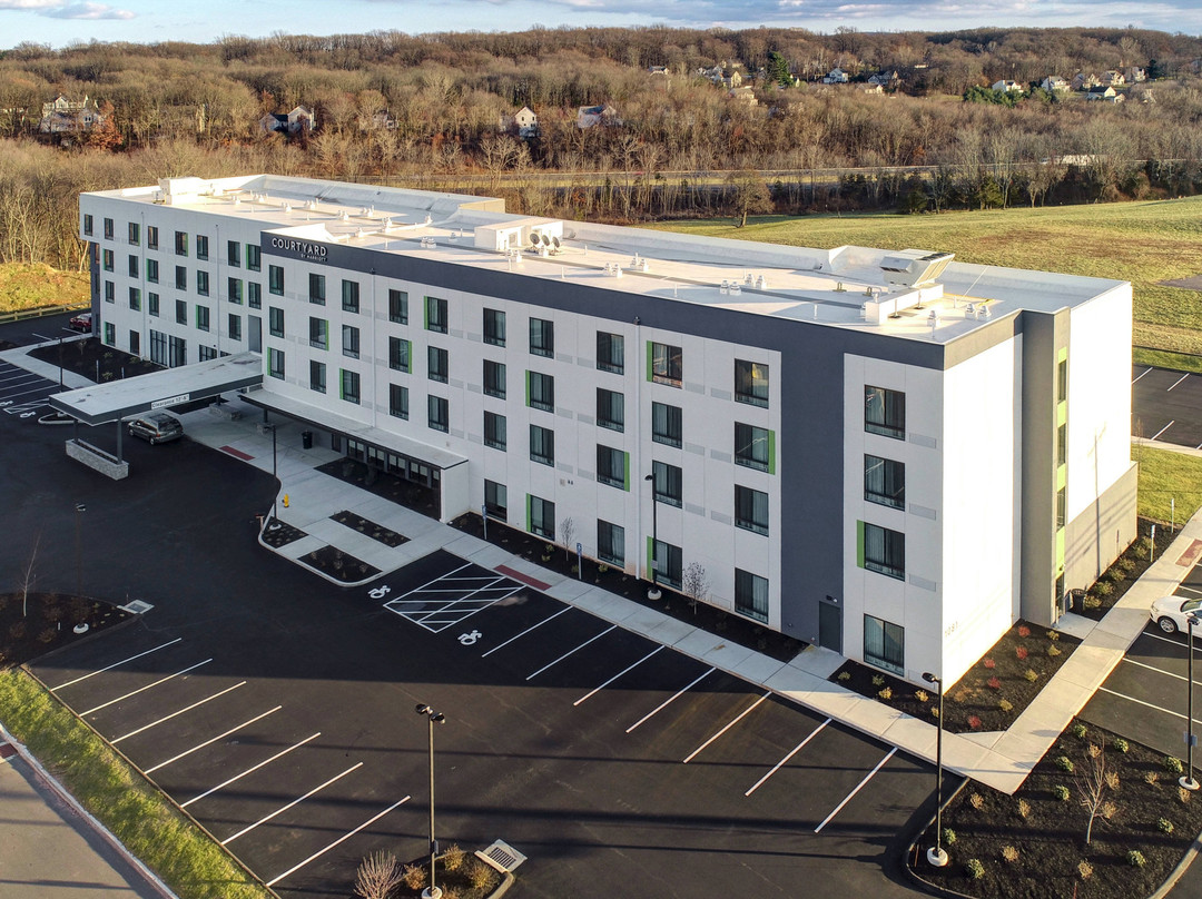 Courtyard Southington主图