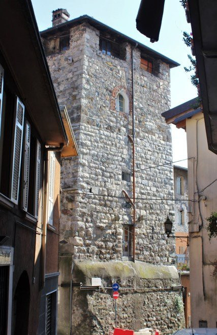 Torre degli Alghisi-洛韦雷必去景点