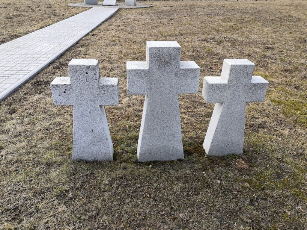 Military Burial of Prisoners of War-Lezhnevo必去景点