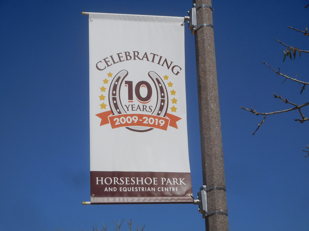 Horseshoe Park & Equestrian Centre景点图片