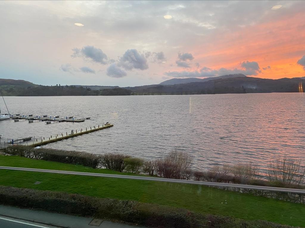 英湖低林酒店主图