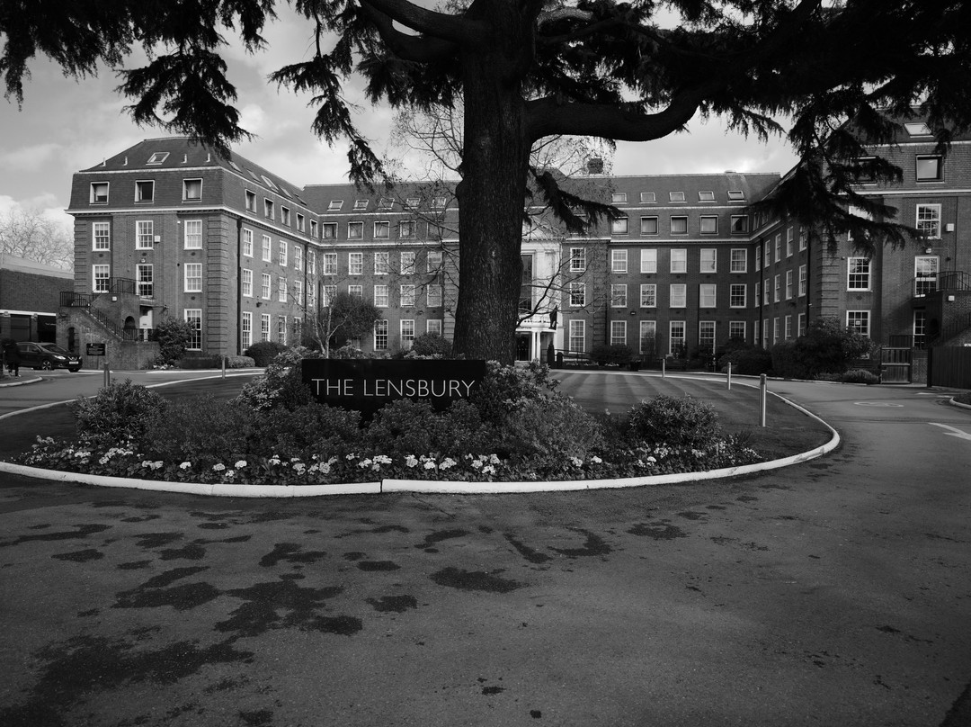 The Lensbury Resort主图