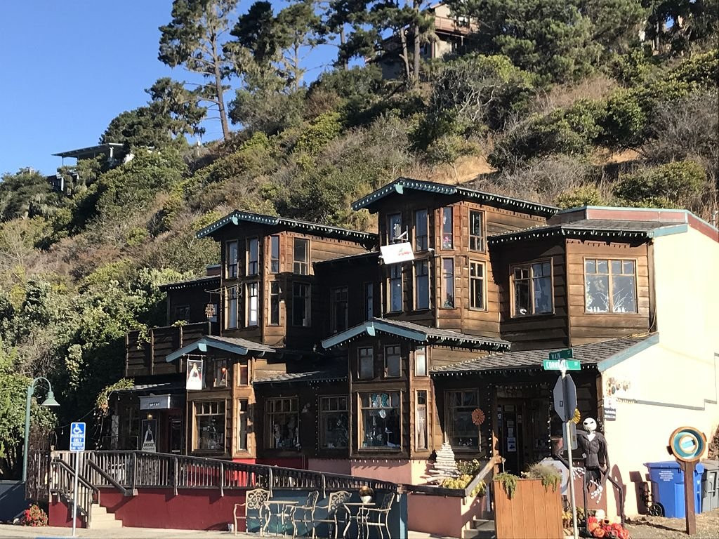 East Village-坎布里亚必去景点