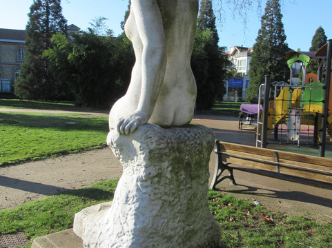 Eve, "Elle s'aperçut qu'elle était nue"