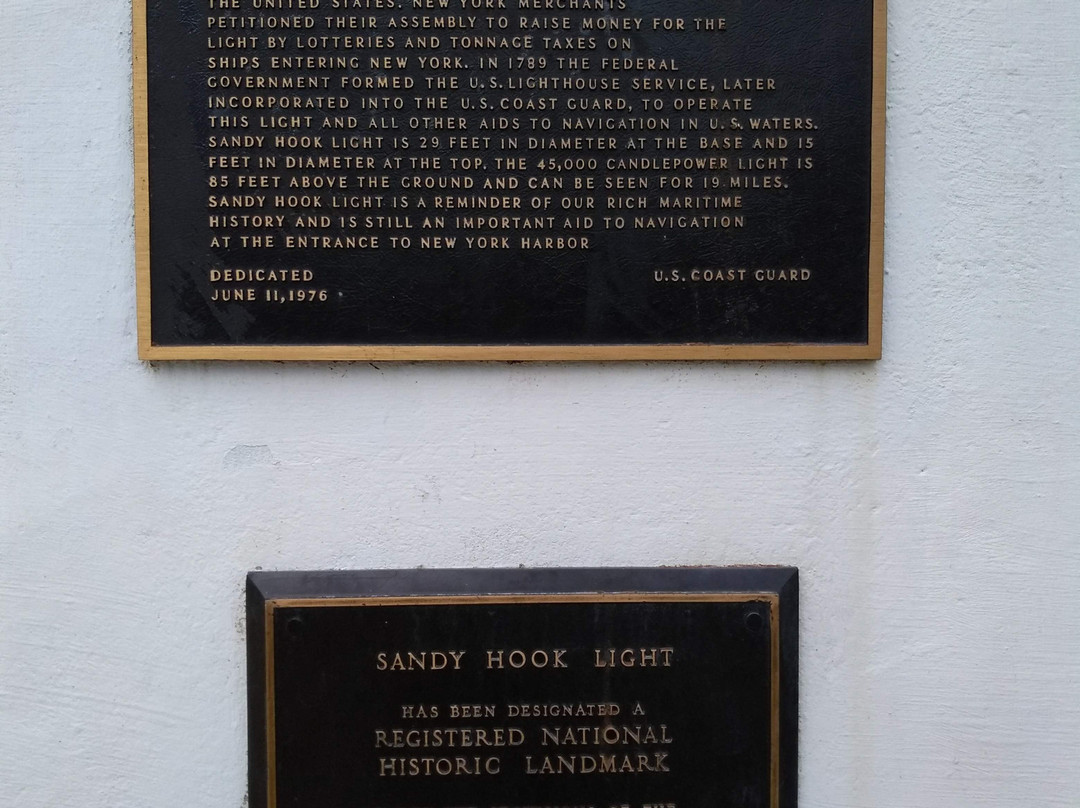 Sandy Hook Light House景点图片