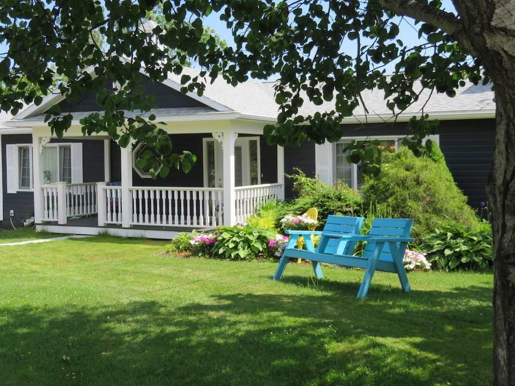 The Worn Doorstep主图