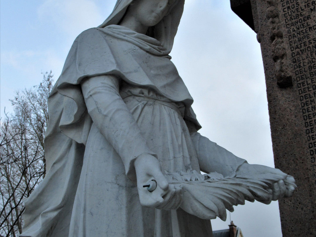 Monument communal-阿尔福维尔必去景点