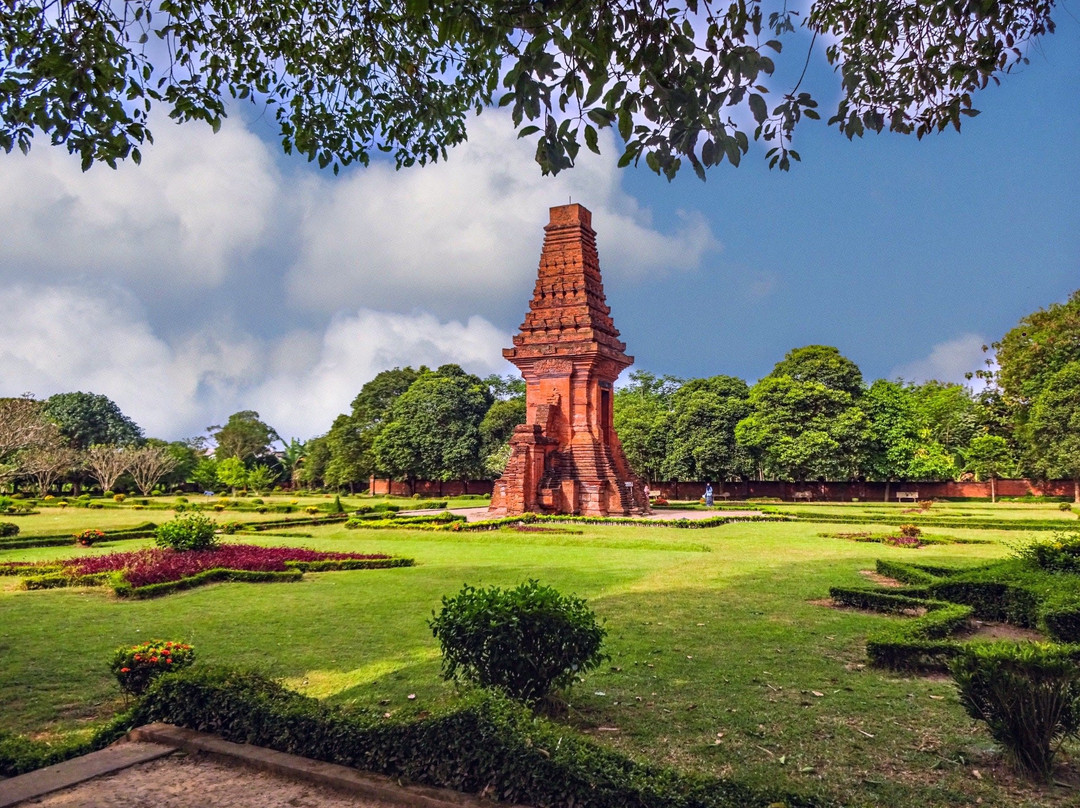 Candi Bajangratu景点图片
