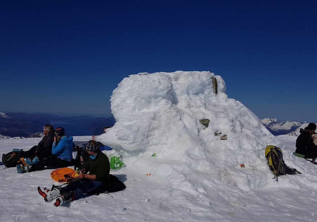 Eidskyrkja / Kyrkjefjellet Hike景点图片