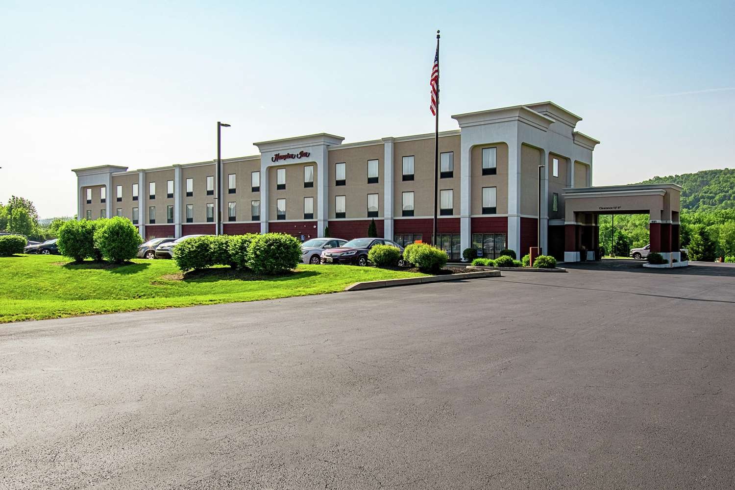 Hampton Inn Pine Grove-官方