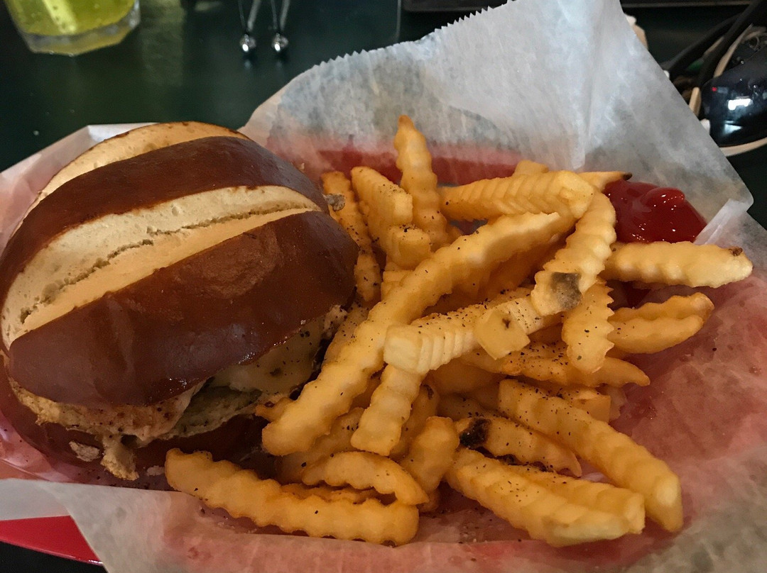 Wood River旅游景点-Town Club