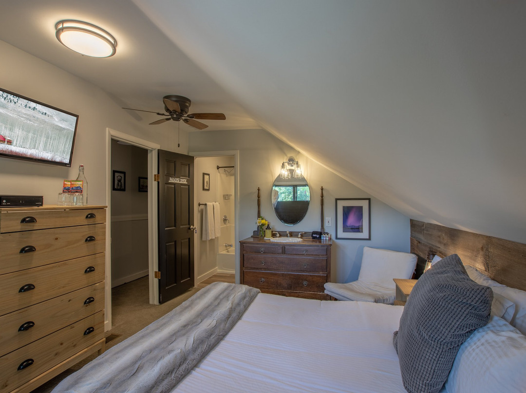 Purple Mountain Bed & Breakfast and Spa主图