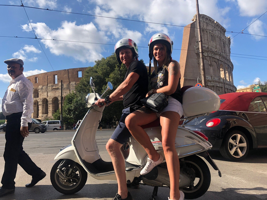 Scooter Colosseum景点图片