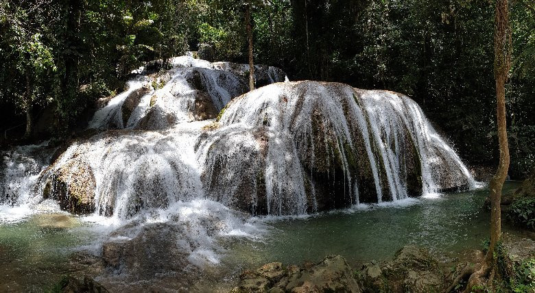 Saluopa Waterfall景点图片