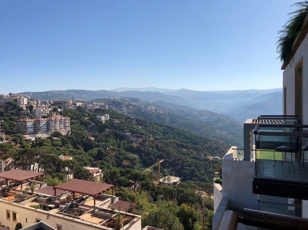 格朗德山丘水疗酒店主图