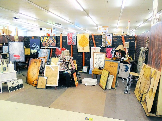 Angel's Antiques and Flea Mall景点图片