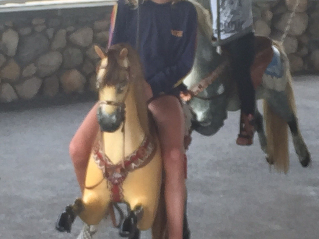 Watch Hill Merry-Go-Round & Beach-守望山必去景点