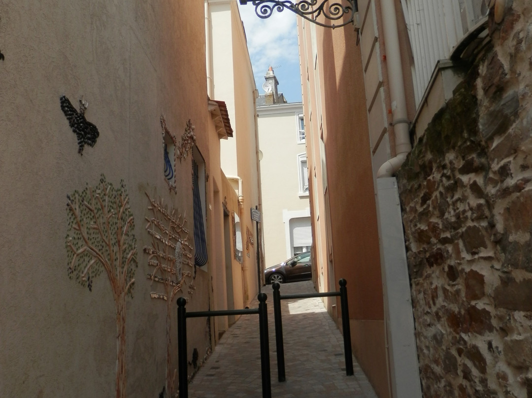 Quartier de l'Ile de Penotte-莱萨布勒多洛讷必去景点