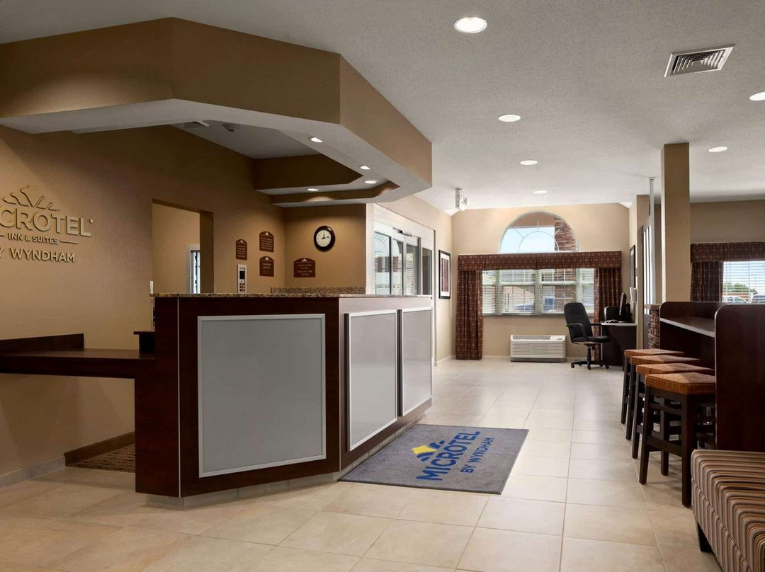 Microtel Inn & Suites by Wyndham St Clairsville主图