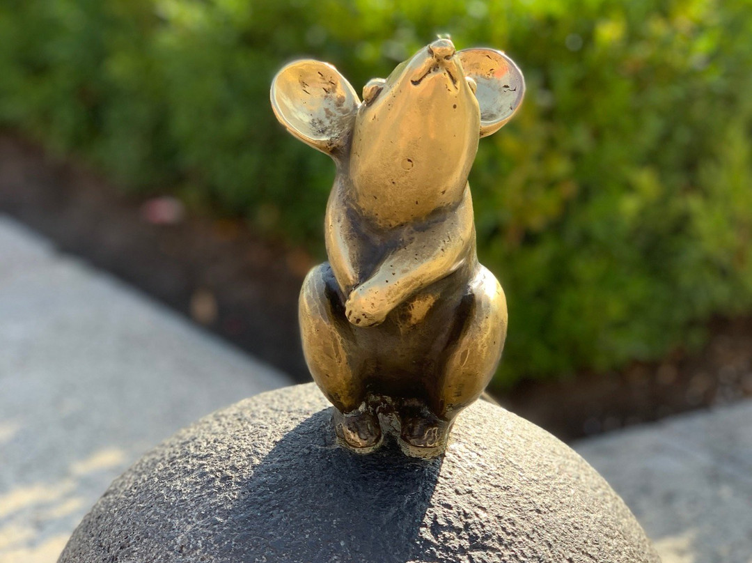 Sculpture Golden Mouse景点图片
