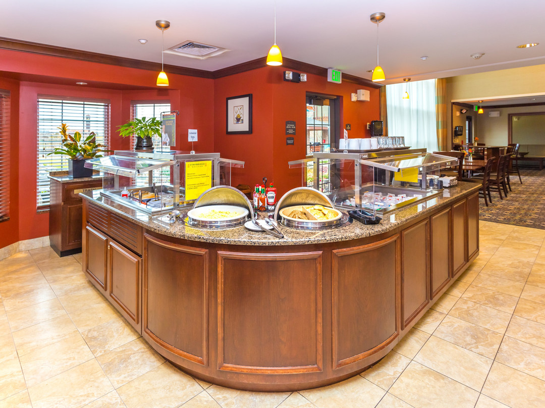 大瀑布城驻桥套房酒店主图