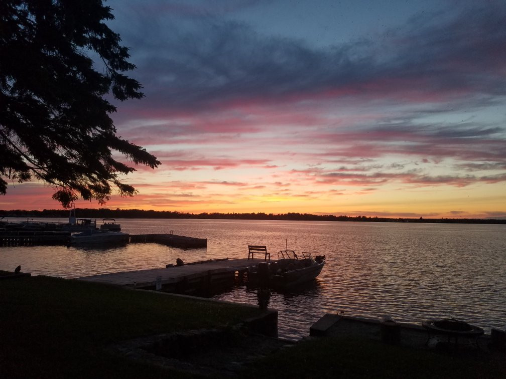 Rainy Lake Inn at Tara's Wharf主图