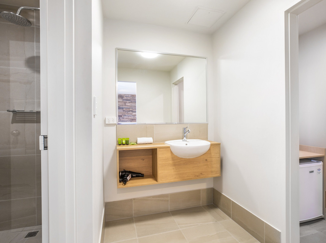 Nightcap at Westside Hotel主图