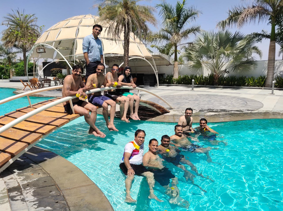 The Emerald Club主图