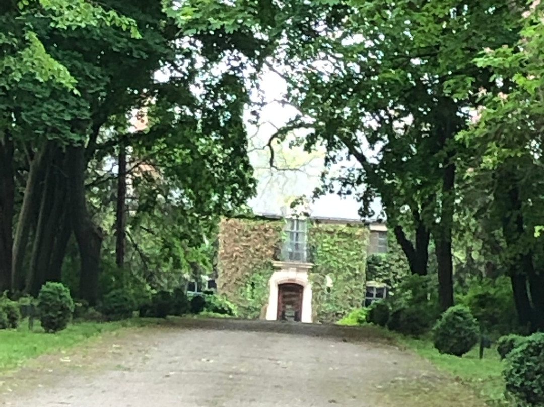 Greencrest Manor主图