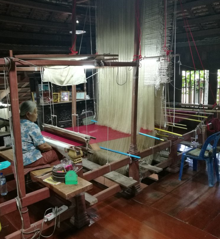 Ban Tha Sawang Silk Weaving Village景点图片