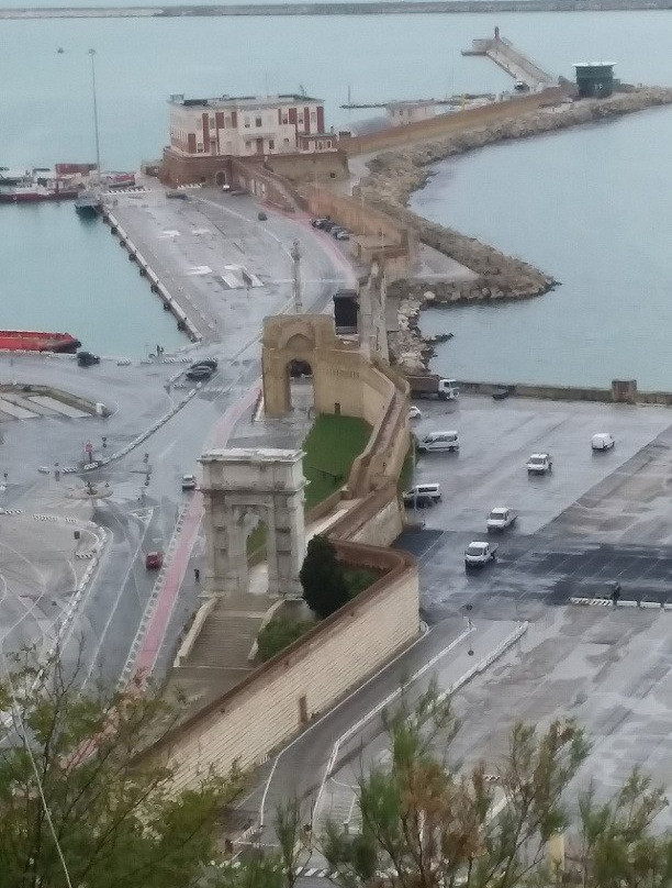 Arco di Traiano-安科纳必去景点