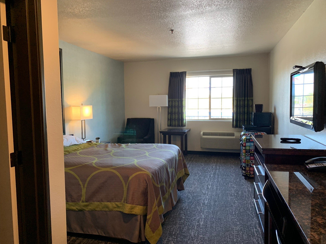 Gateway Inn & Suites主图