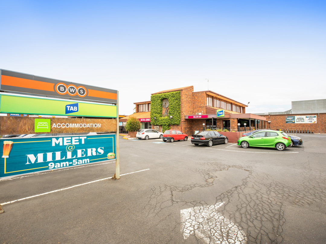 Nightcap at Millers Inn主图