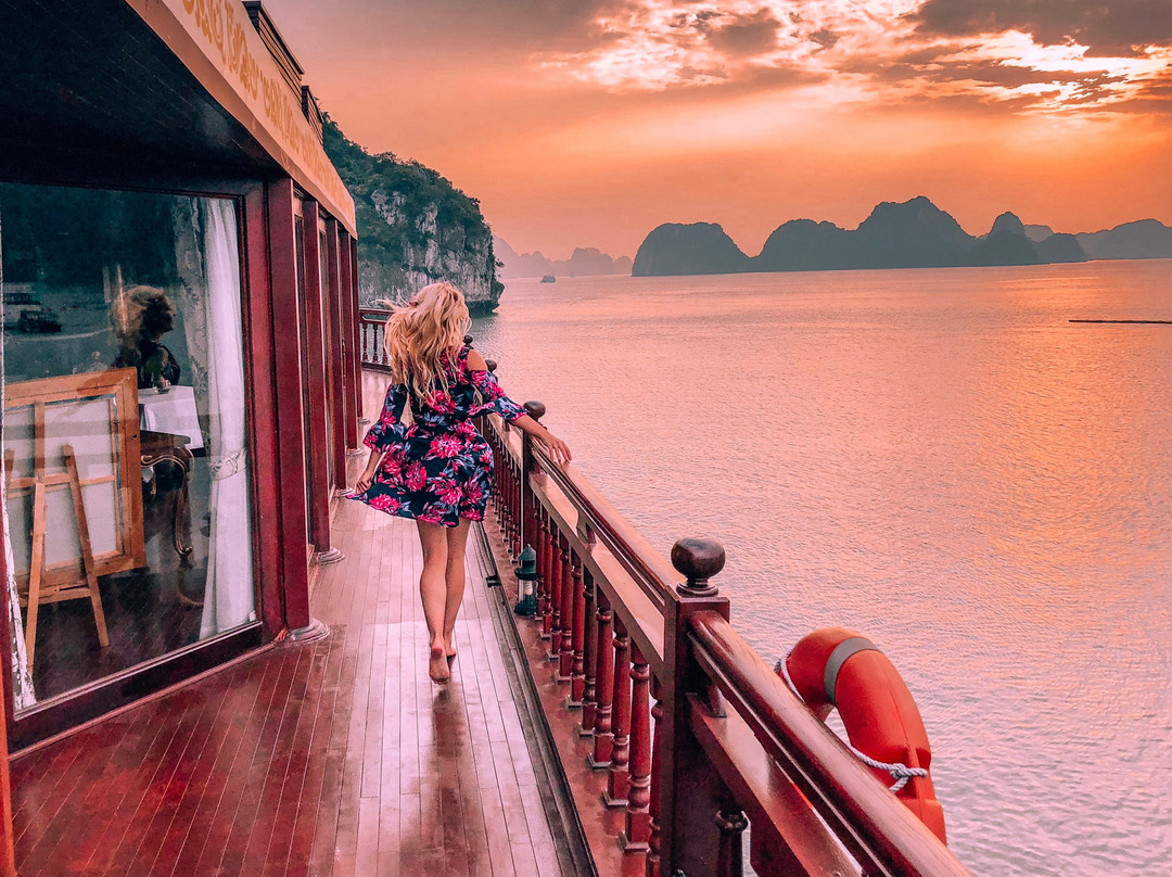 Emperor Cruises Legacy Halong-下龙湾必去景点