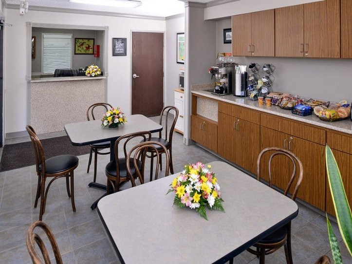 Briarwood Inn of Geneva Inc主图