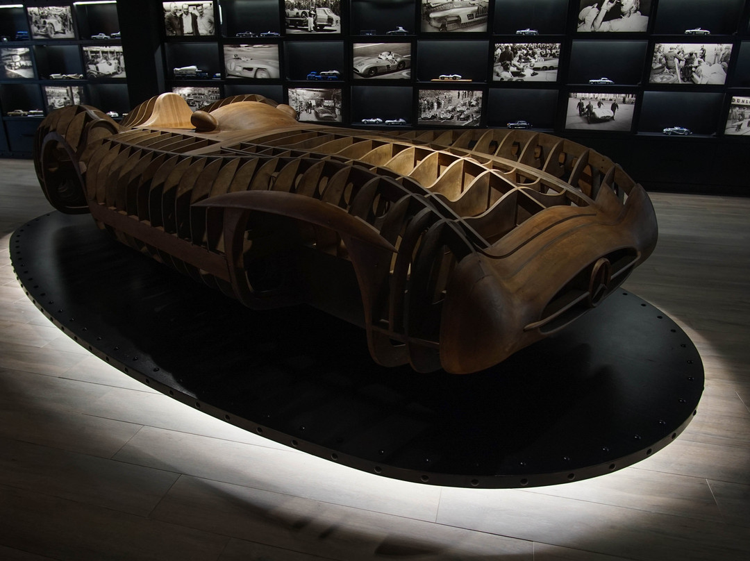 Museo Mercedes-Benz Barakaldo Aguinaga景点图片