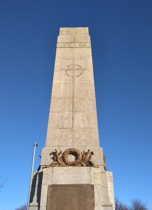 Port Glasgow Cenotaph and Wall景点图片