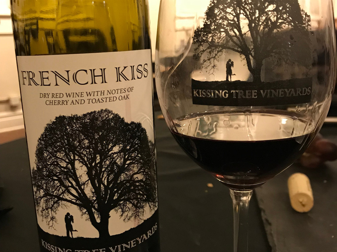 Kissing Tree Vineyards景点图片